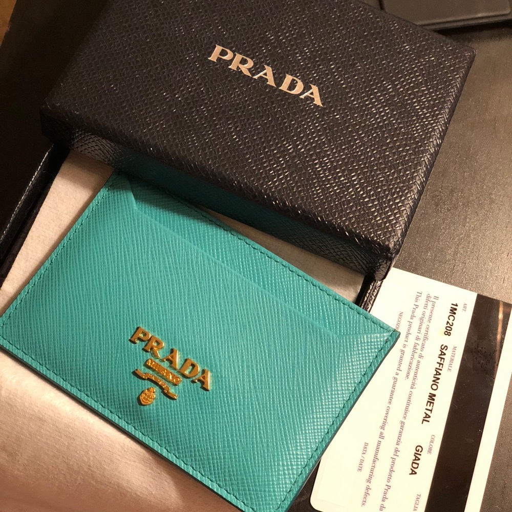 Prada saffiano wallet holder